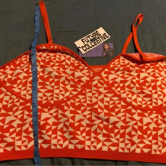 Future Collective 3X NWTgsold out! Rare  Orange and White Crop Top - Picture 3 of 7